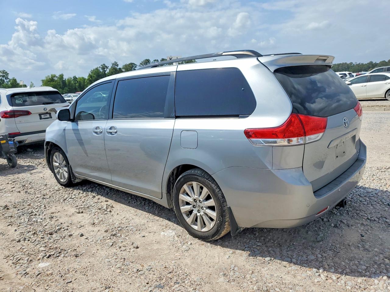 TOYOTA SIENNA 2014 — 3