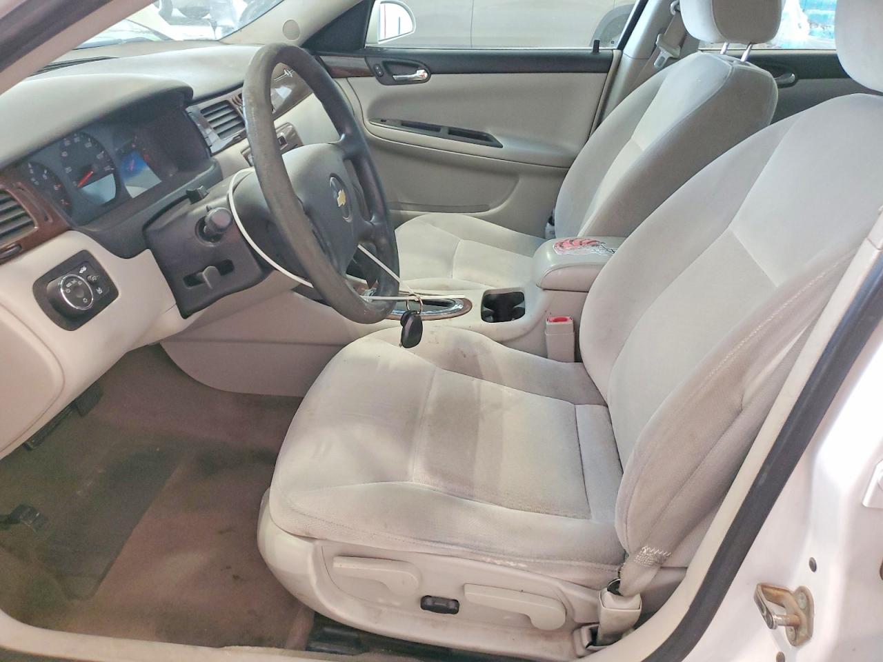 CHEVROLET IMPALA 2010 — 8