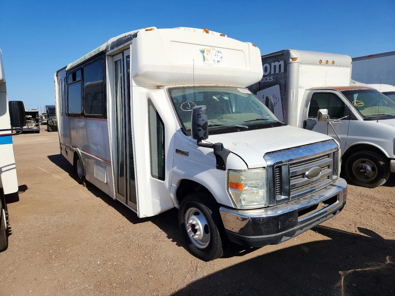 2015 FORD E450