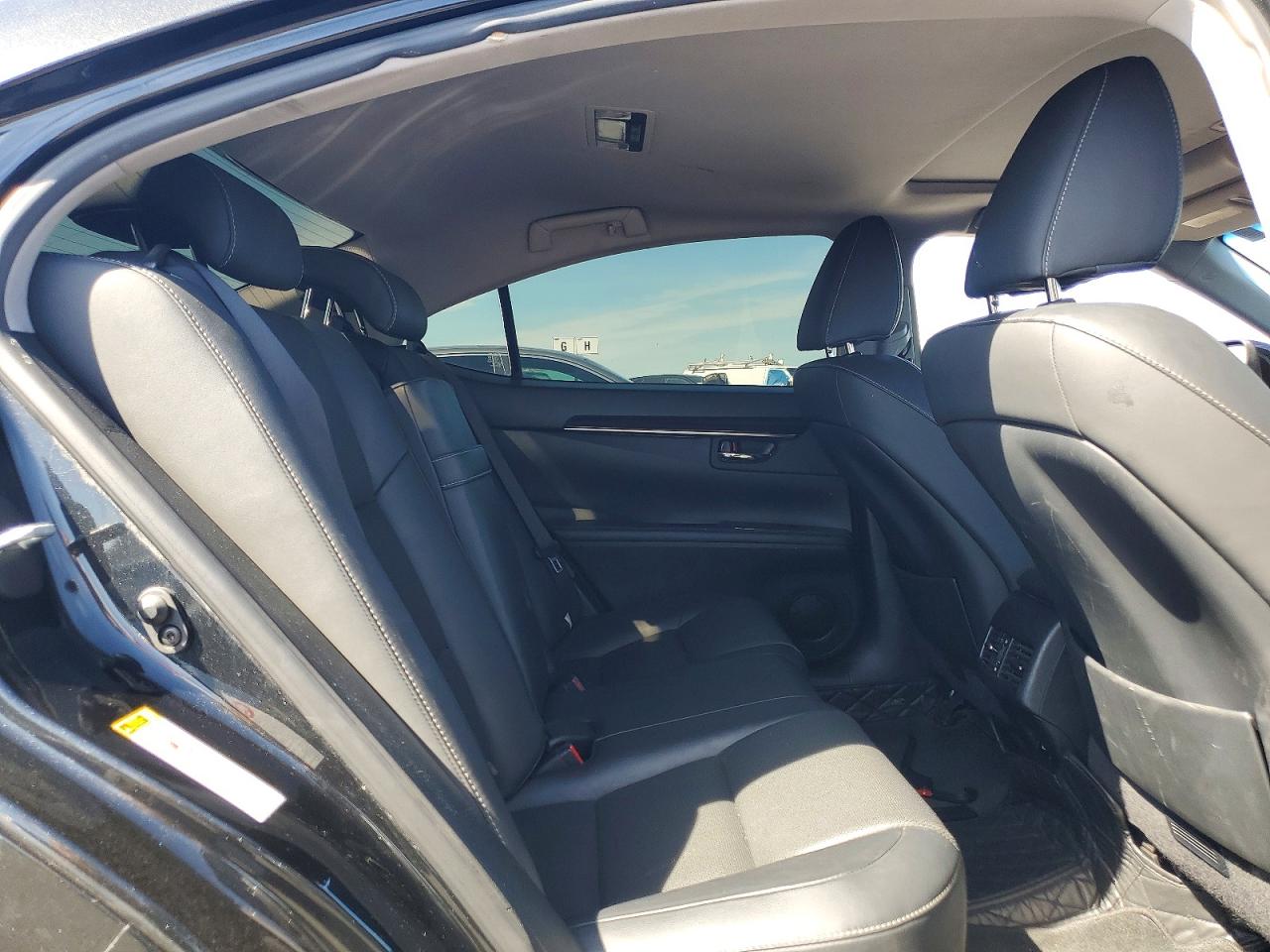 LEXUS ES 2018 — 11