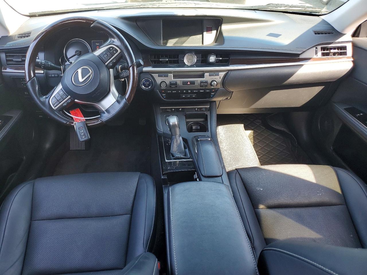 LEXUS ES 2018 — 9