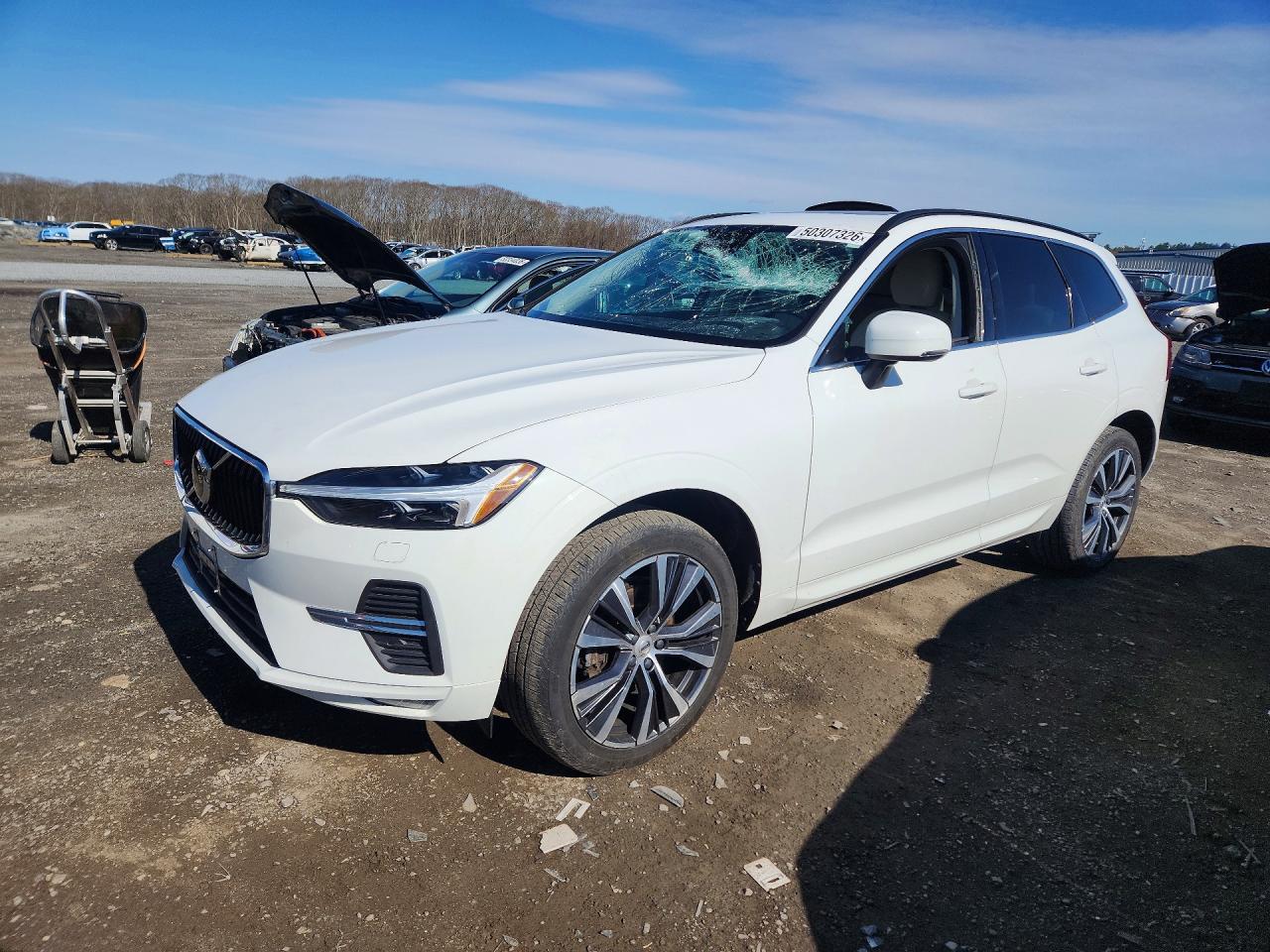 2022 VOLVO XC60 B5 MOMENTUM