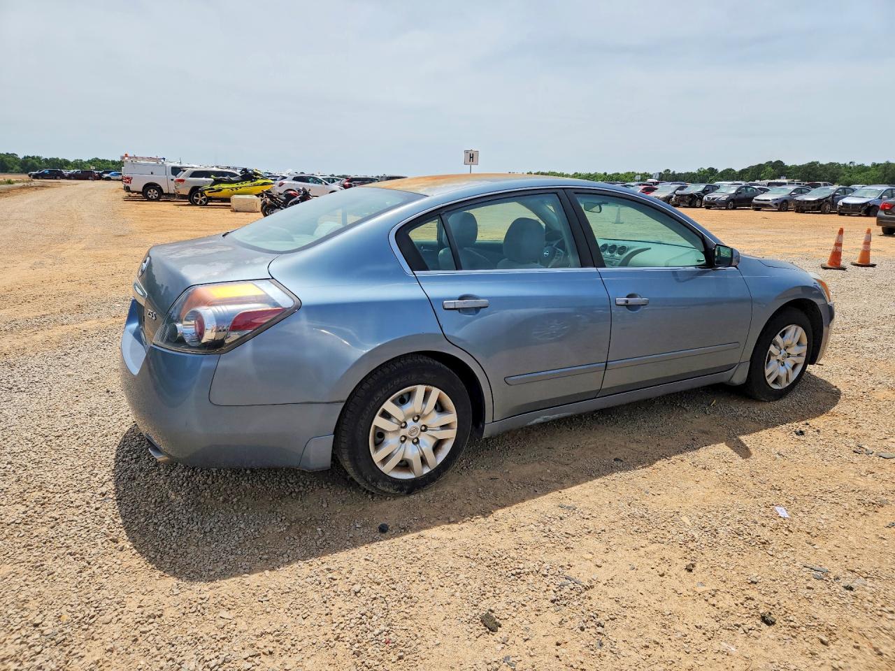 NISS ALTIMA 2010 — 4