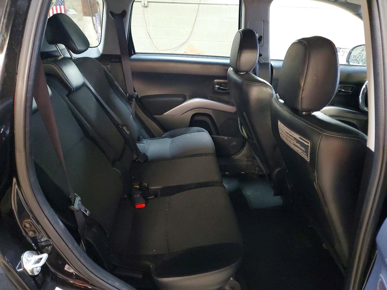 MITSUBISHI OUTLANDER 2010 — 12