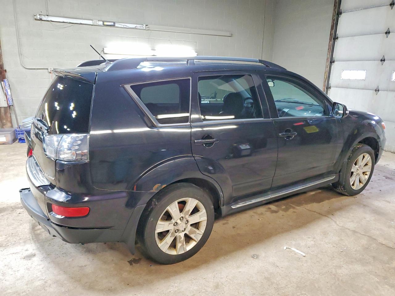 MITSUBISHI OUTLANDER 2010 — 4