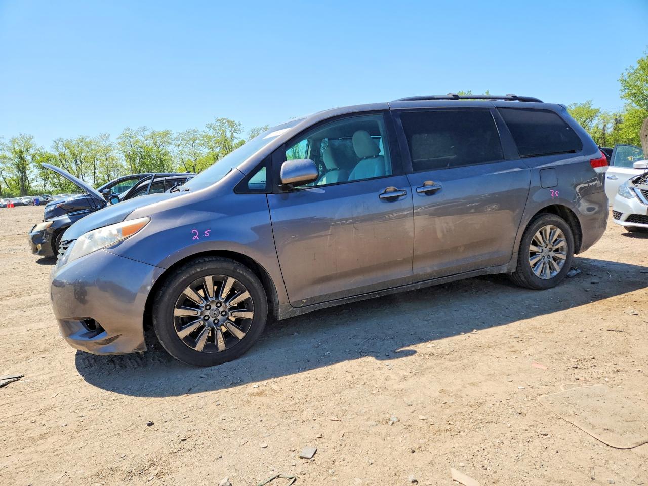 TOYOTA SIENNA 2012 — 2