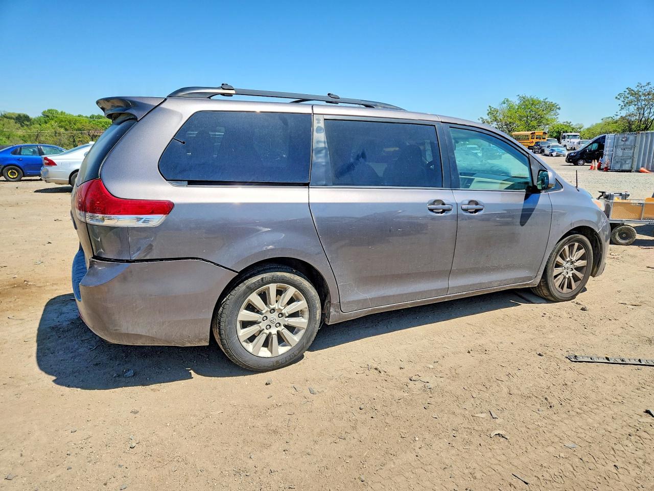 TOYOTA SIENNA 2012 — 4
