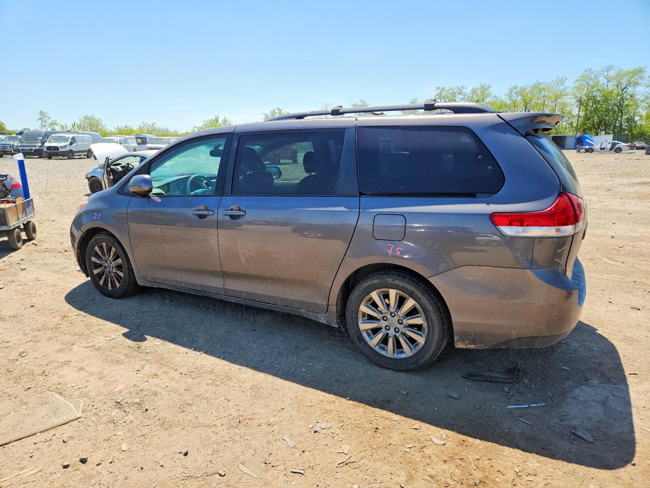 TOYOTA SIENNA 2012 — 3
