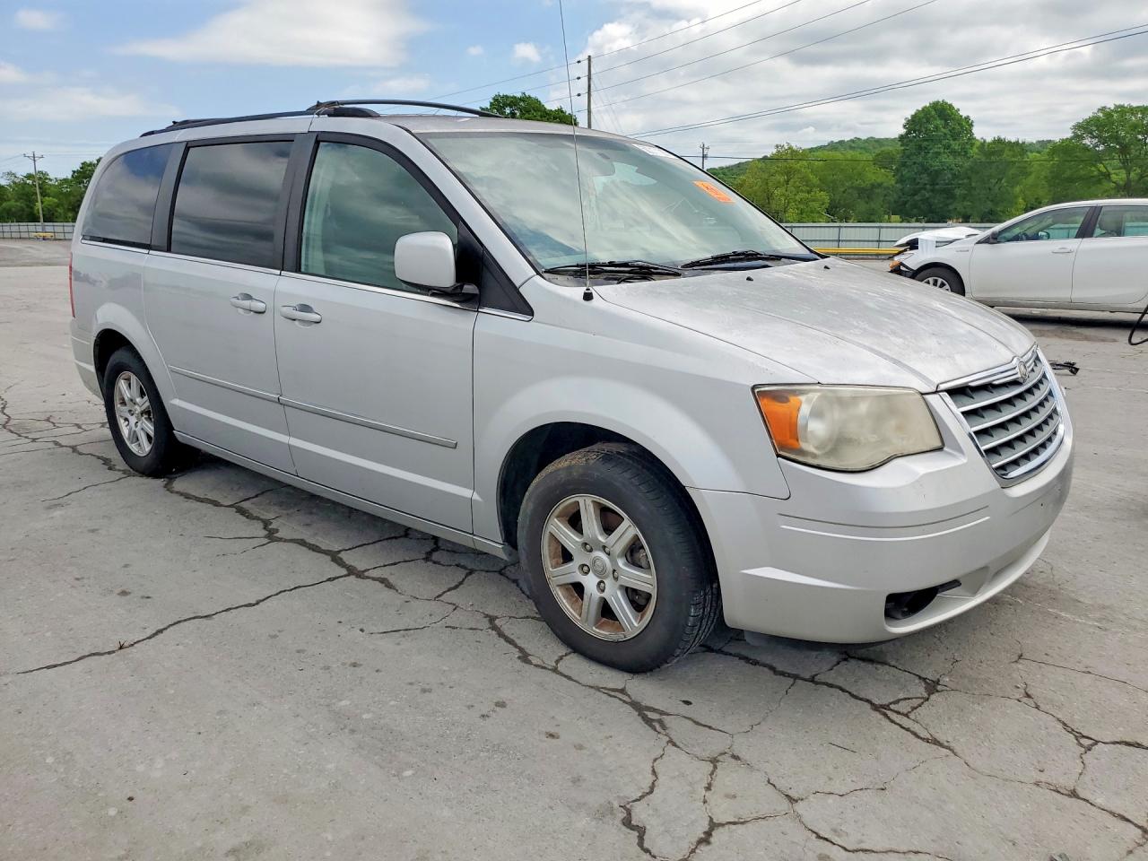 2011 CHRY TOWN AND COUNTRY