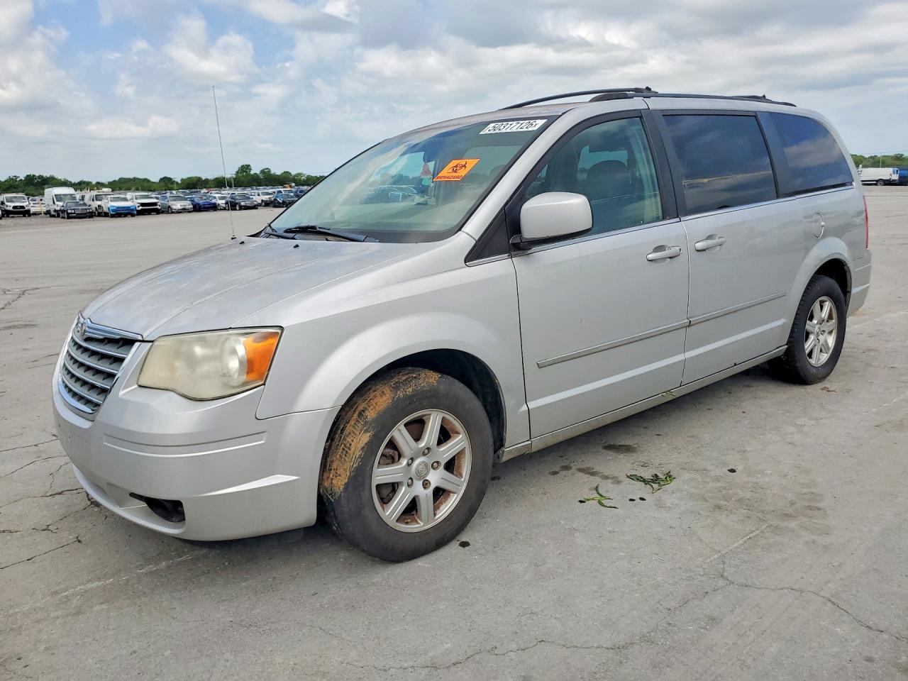 2011 CHRY TOWN AND COUNTRY