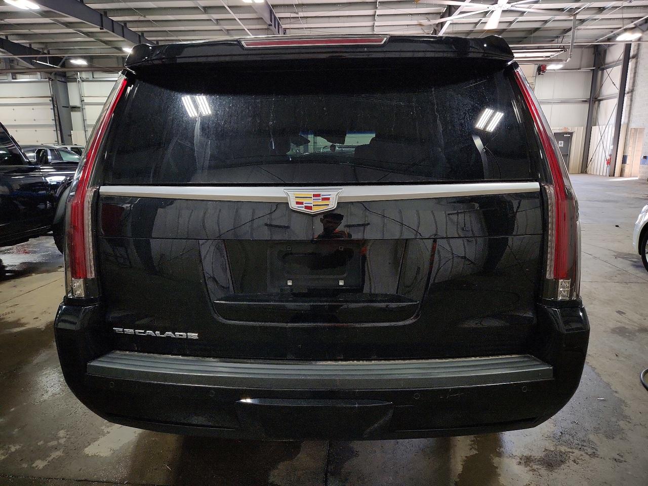 CADILLAC ESCALADE 2016 — 7