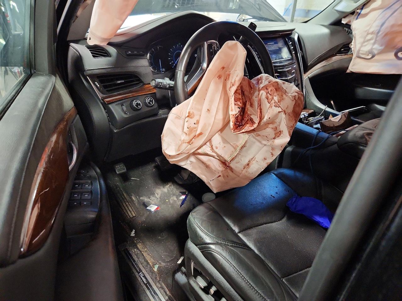 CADILLAC ESCALADE 2016 — 9
