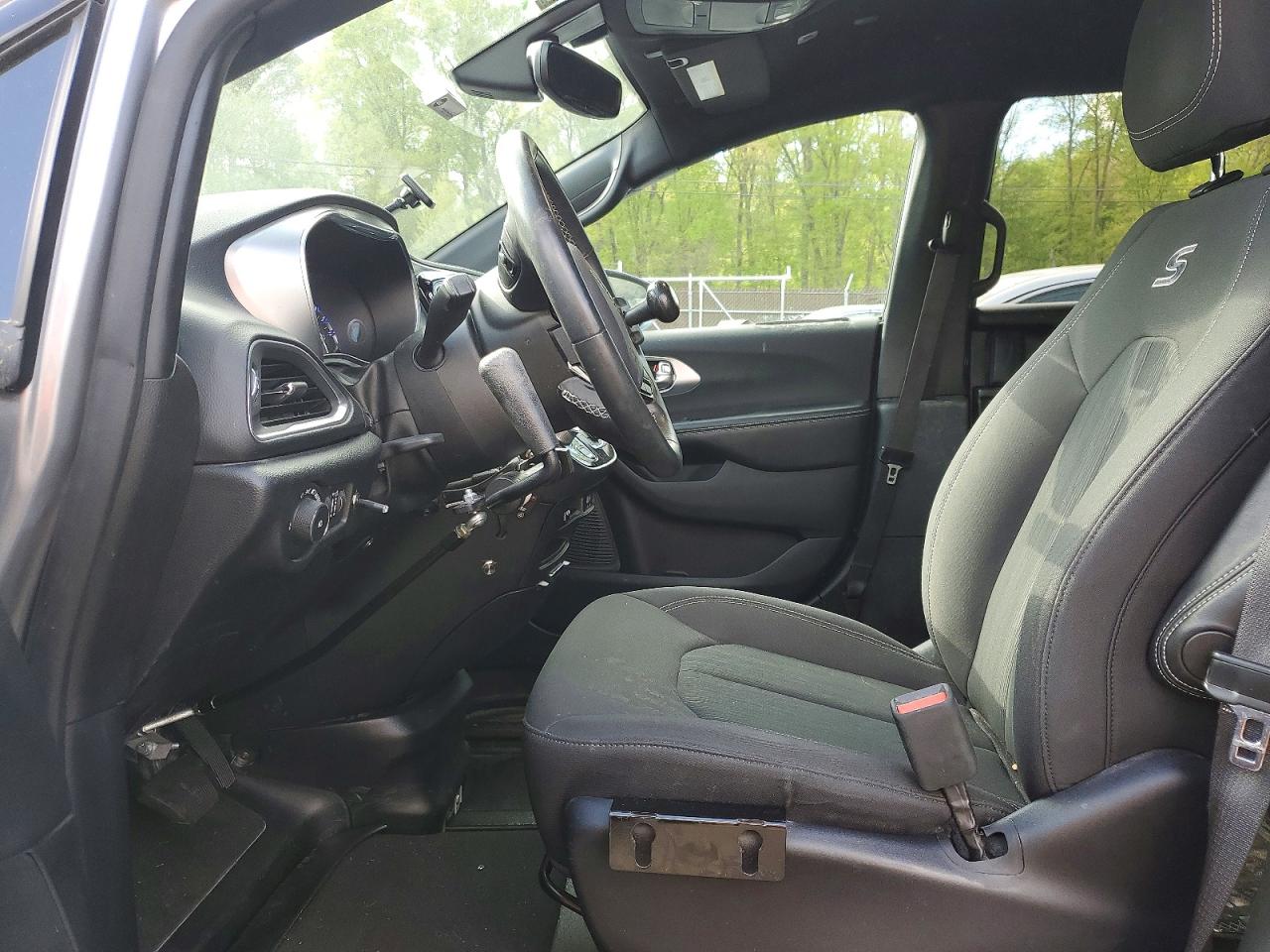 CHRYSLER PACIFICA 2019 — 8