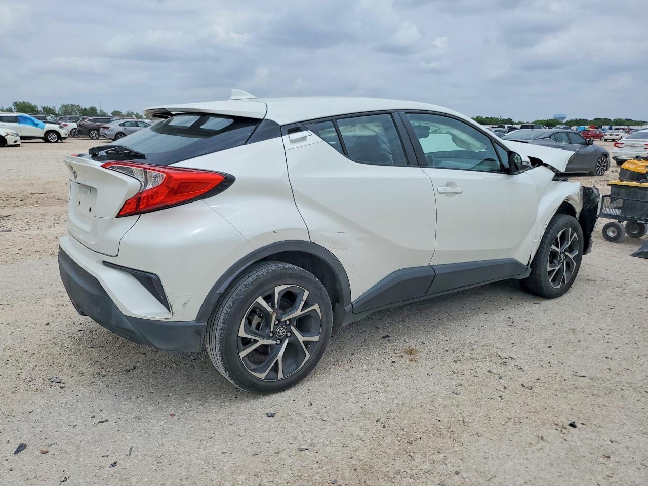 TOYOTA C-HR 2018 — 4