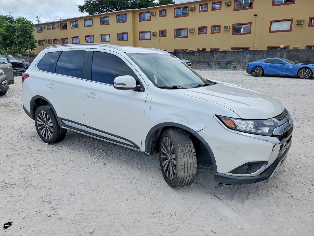 MITSUBISHI OUTLANDER 2019 — 5