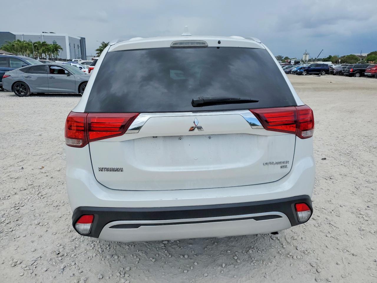MITSUBISHI OUTLANDER 2019 — 7