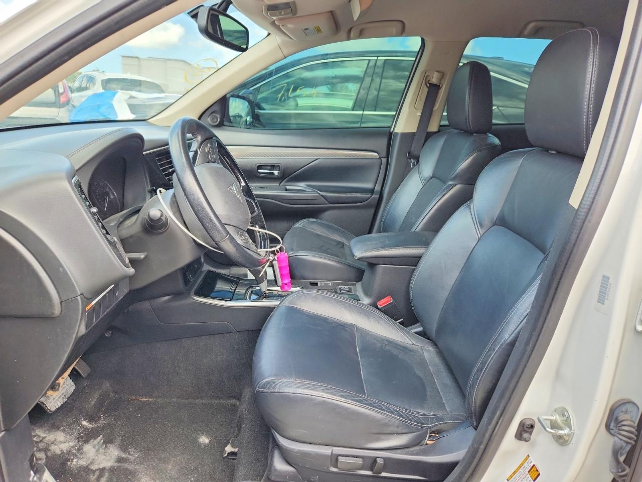 MITSUBISHI OUTLANDER 2019 — 8
