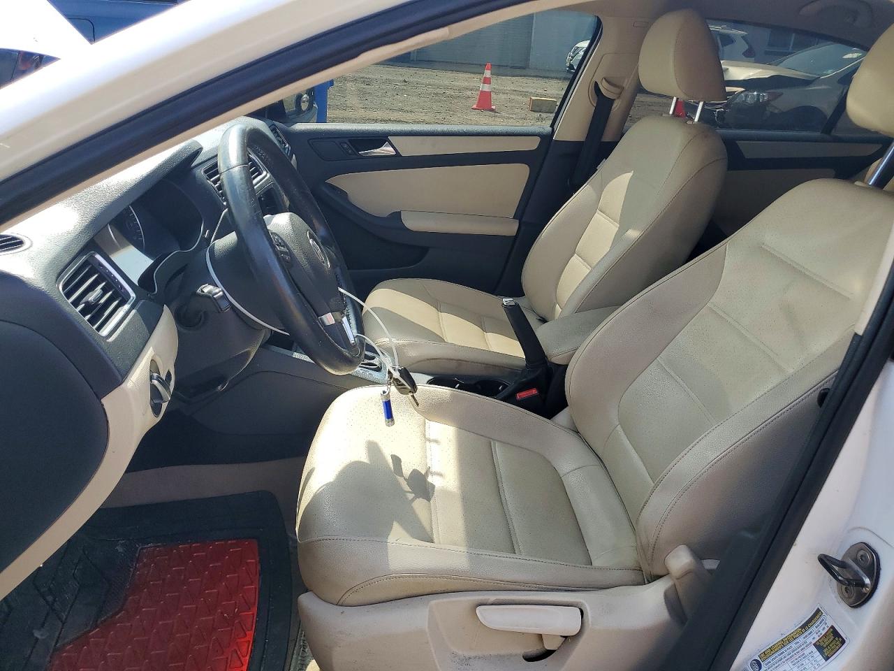 VOLKSWAGEN JETTA 2012 — 8
