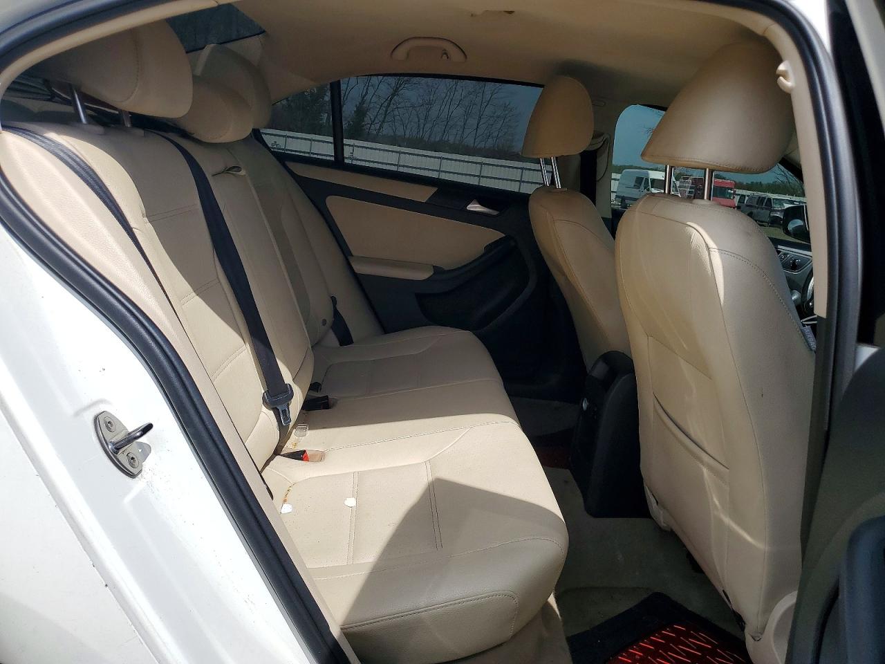 VOLKSWAGEN JETTA 2012 — 11