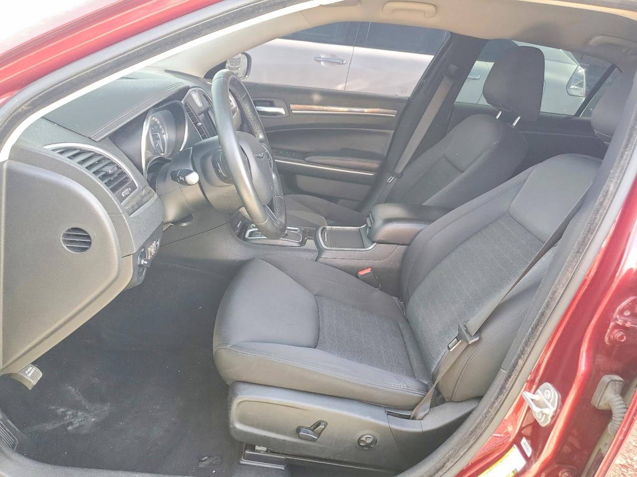 CHRYSLER 300 2020 — 8