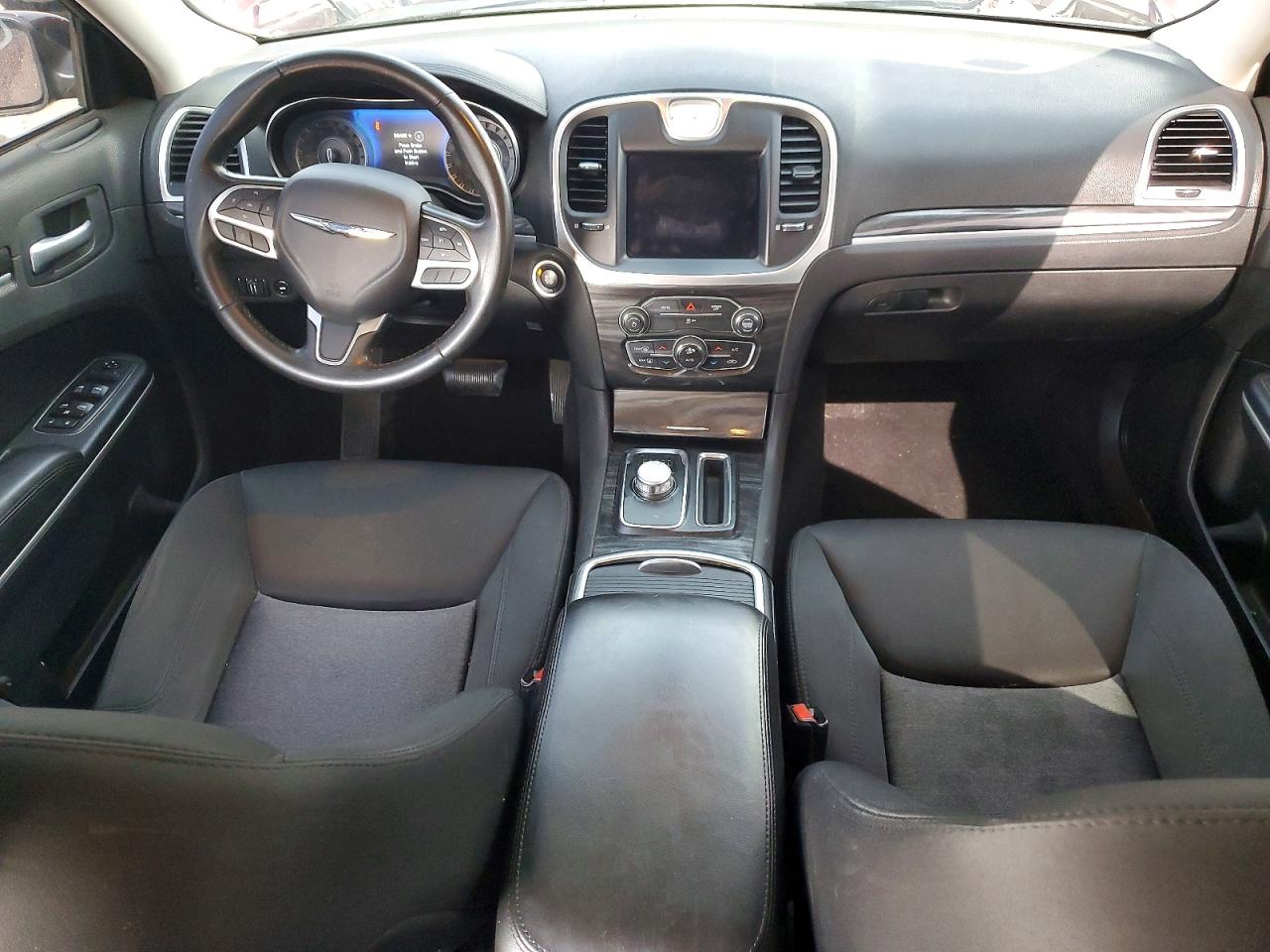 CHRYSLER 300 2020 — 9