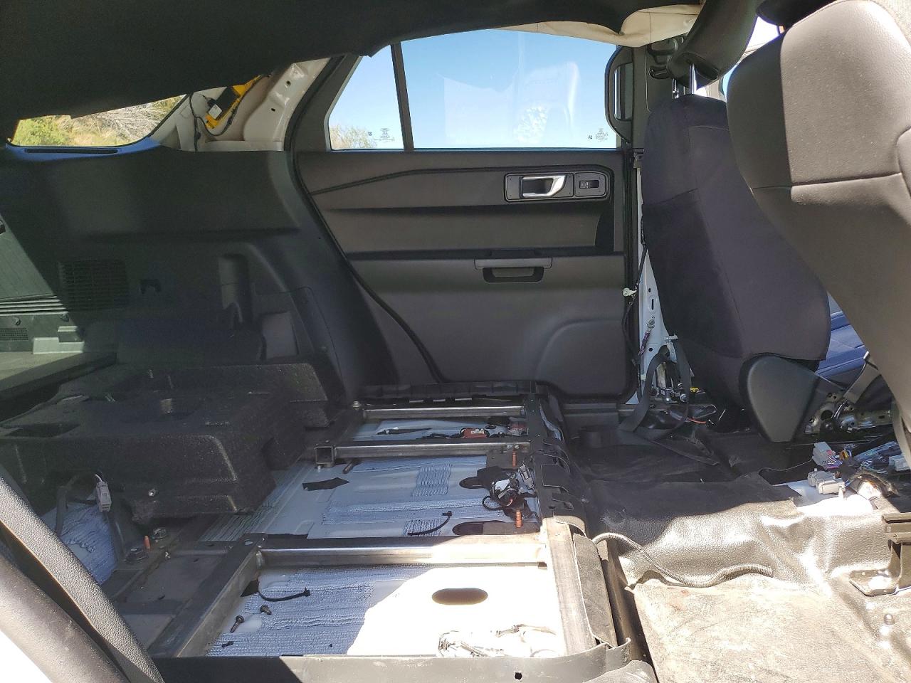 FORD EXPLORER 2023 — 12