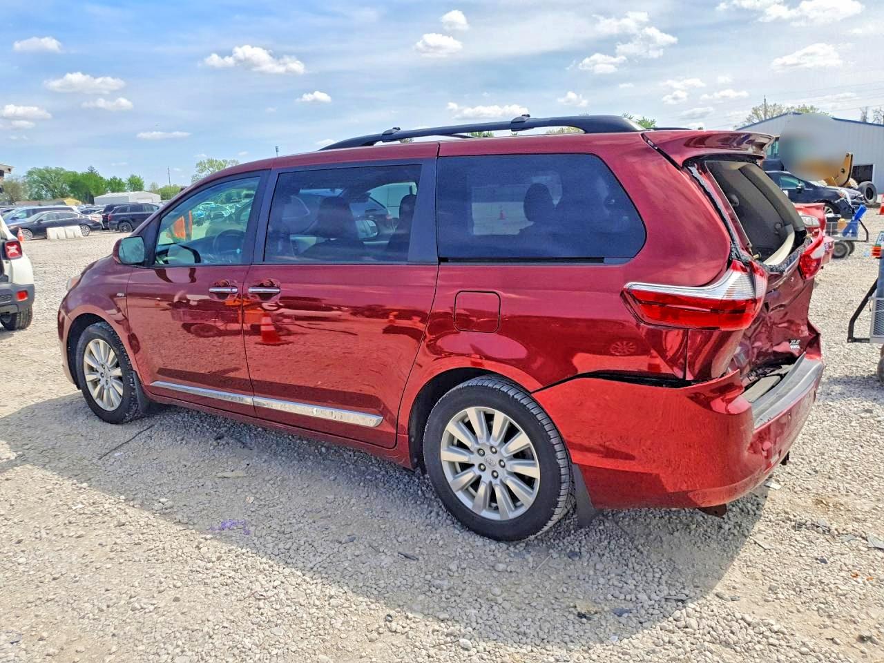 TOYOTA SIENNA 2017 — 3