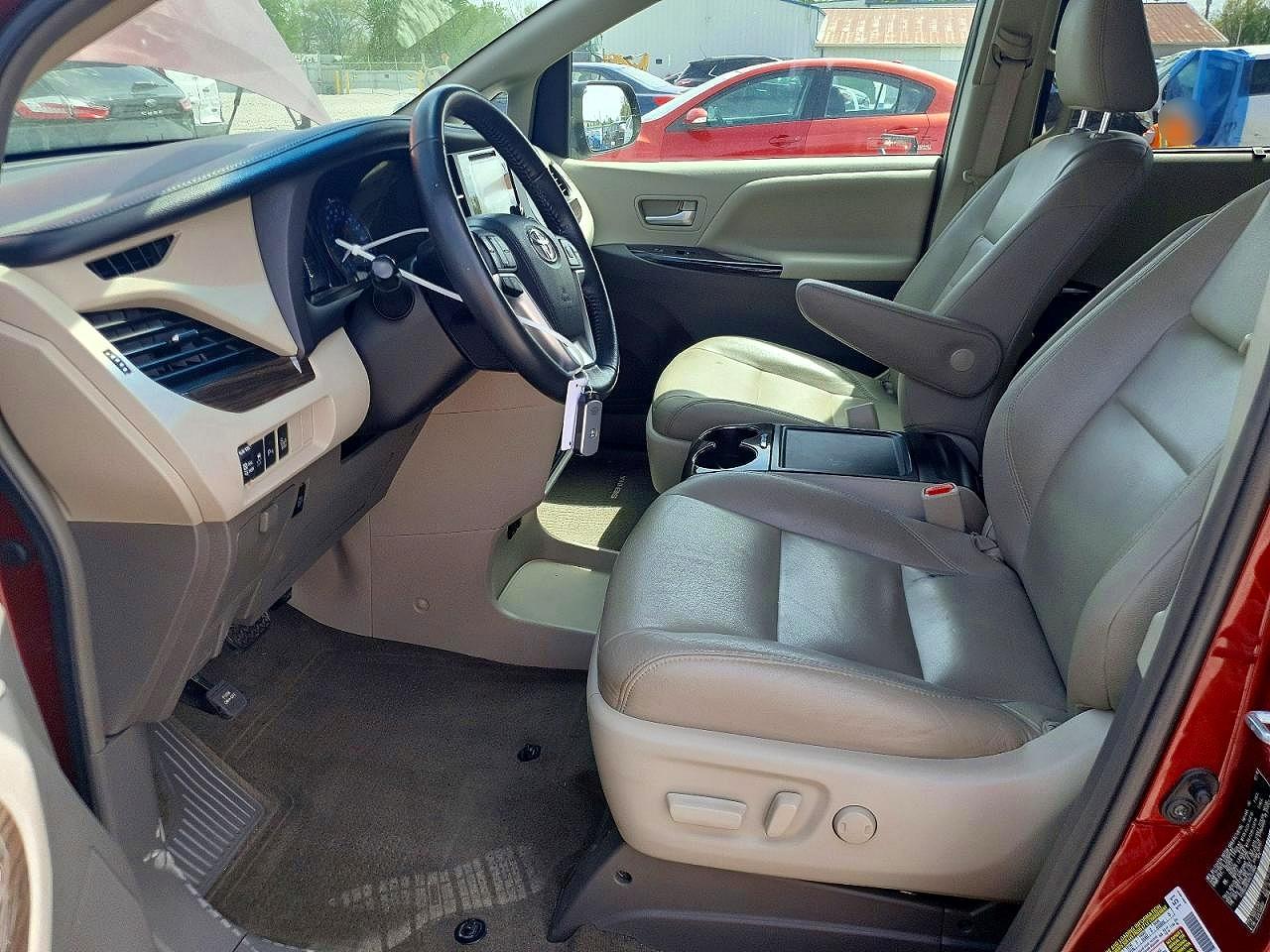 TOYOTA SIENNA 2017 — 8