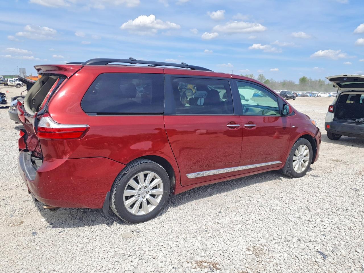 TOYOTA SIENNA 2017 — 4
