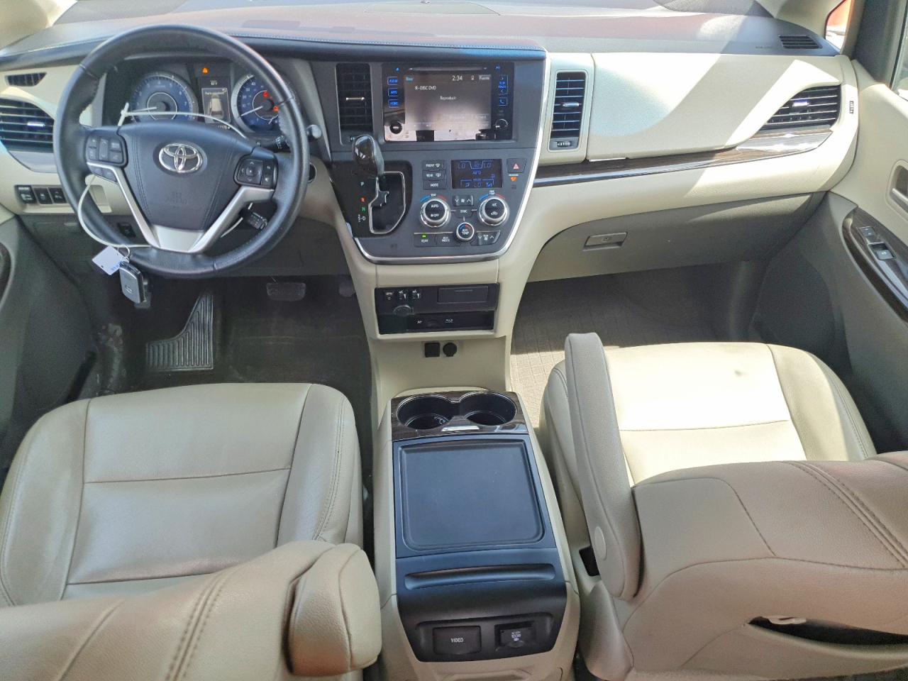 TOYOTA SIENNA 2017 — 9