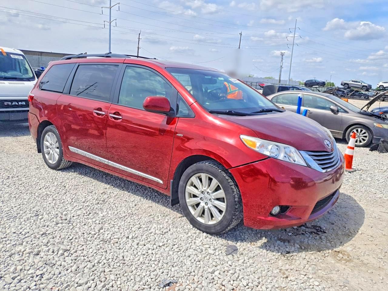 TOYOTA SIENNA 2017 — 5