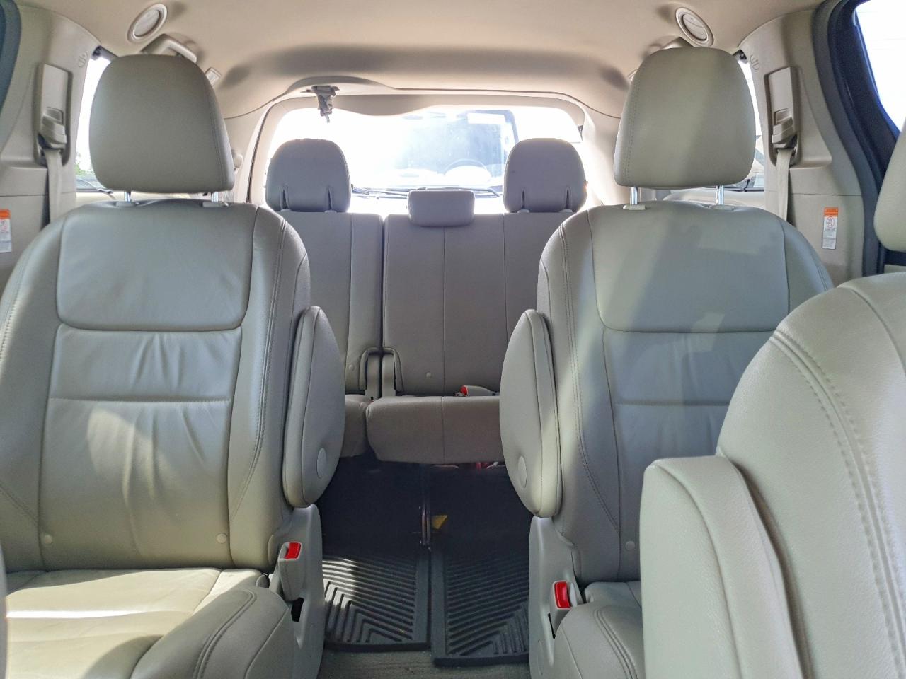 TOYOTA SIENNA 2017 — 11