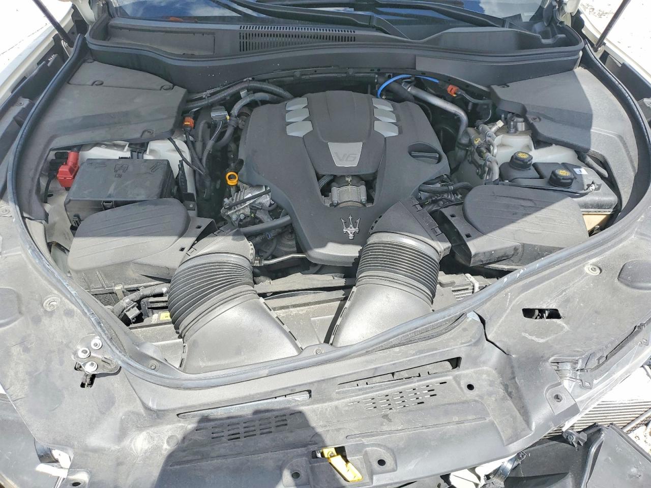 MASERATI LEVANTE 2022 — 12