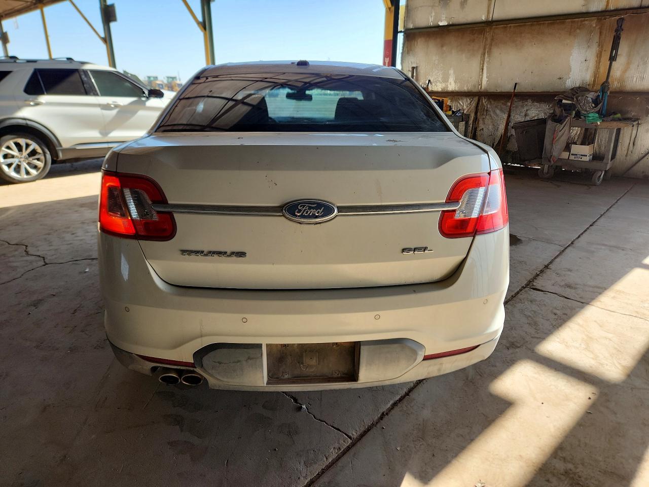 FORD TAURUS 2011 — 7