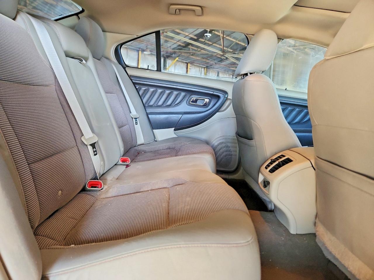 FORD TAURUS 2011 — 11