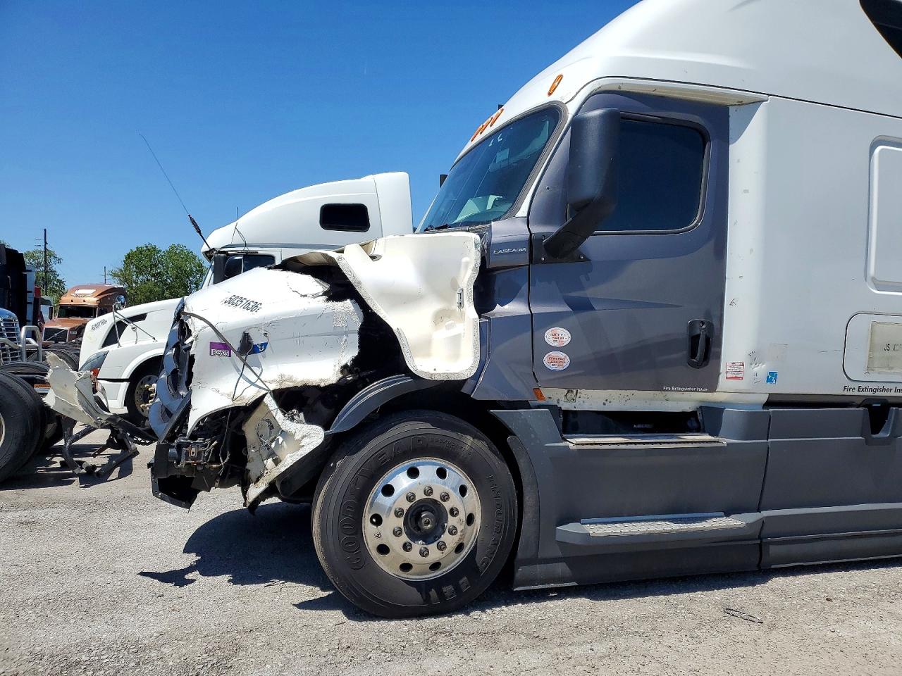FREIGHTLINER CASCADIA 126 2018 — 10