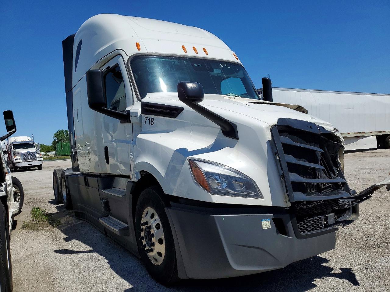 FREIGHTLINER CASCADIA 126 2018 — 2