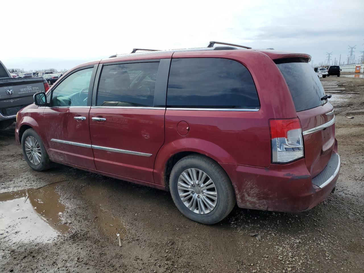 CHRYSLER TOWN & COUNTRY 2013 — 3