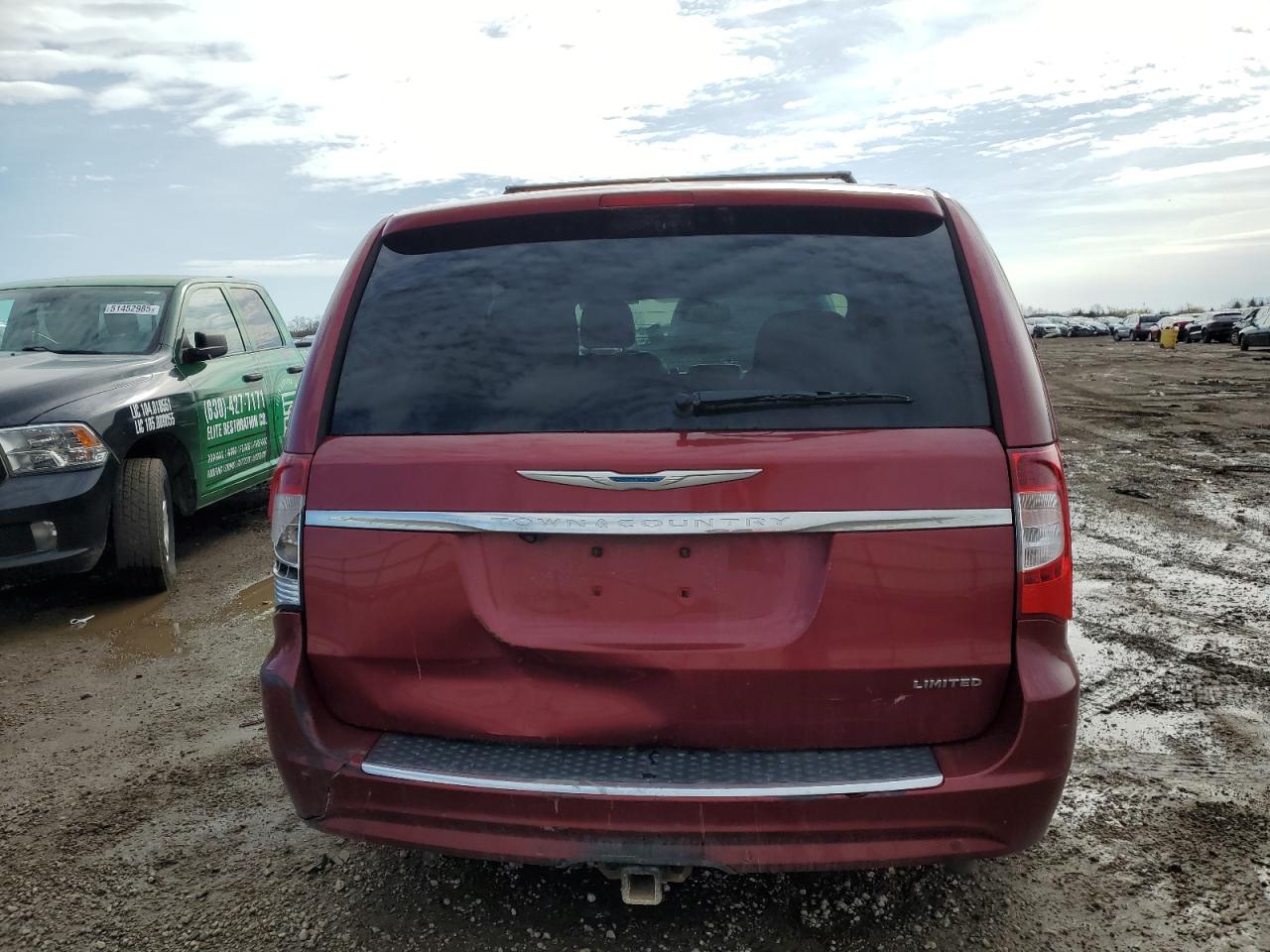 CHRYSLER TOWN & COUNTRY 2013 — 7