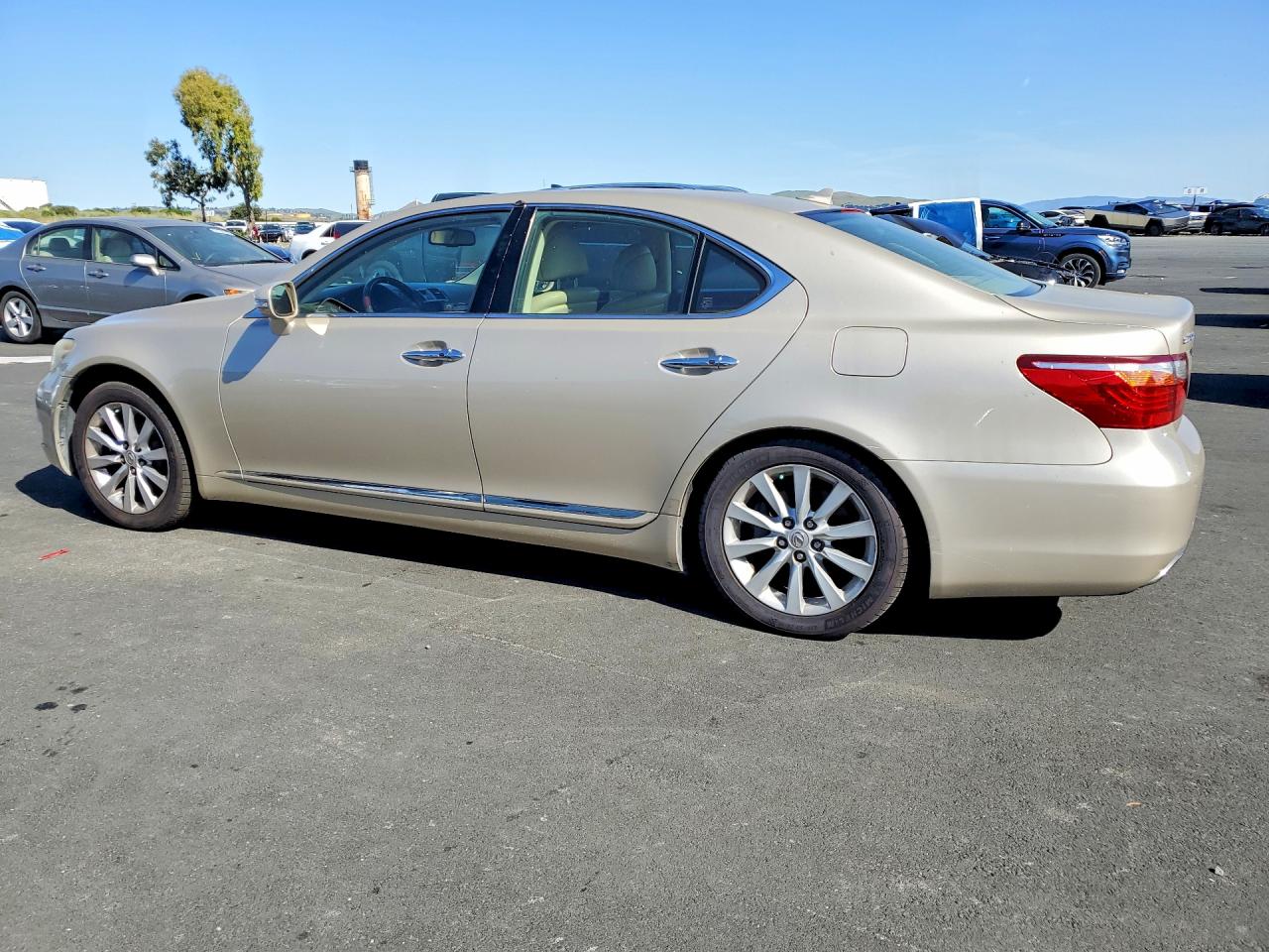 LEXUS LS 2010 — 3