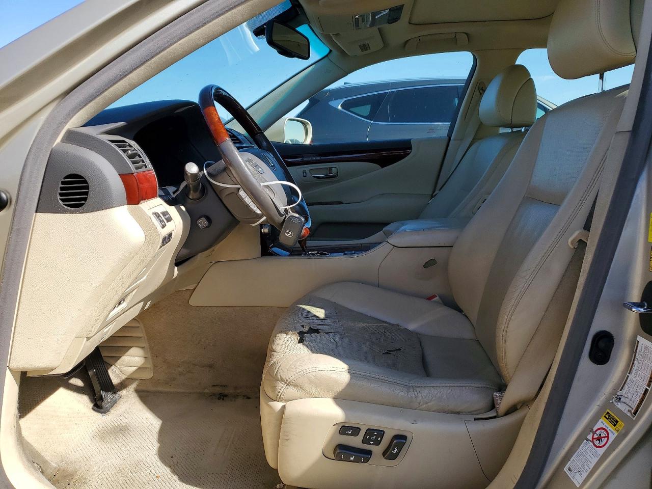 LEXUS LS 2010 — 8