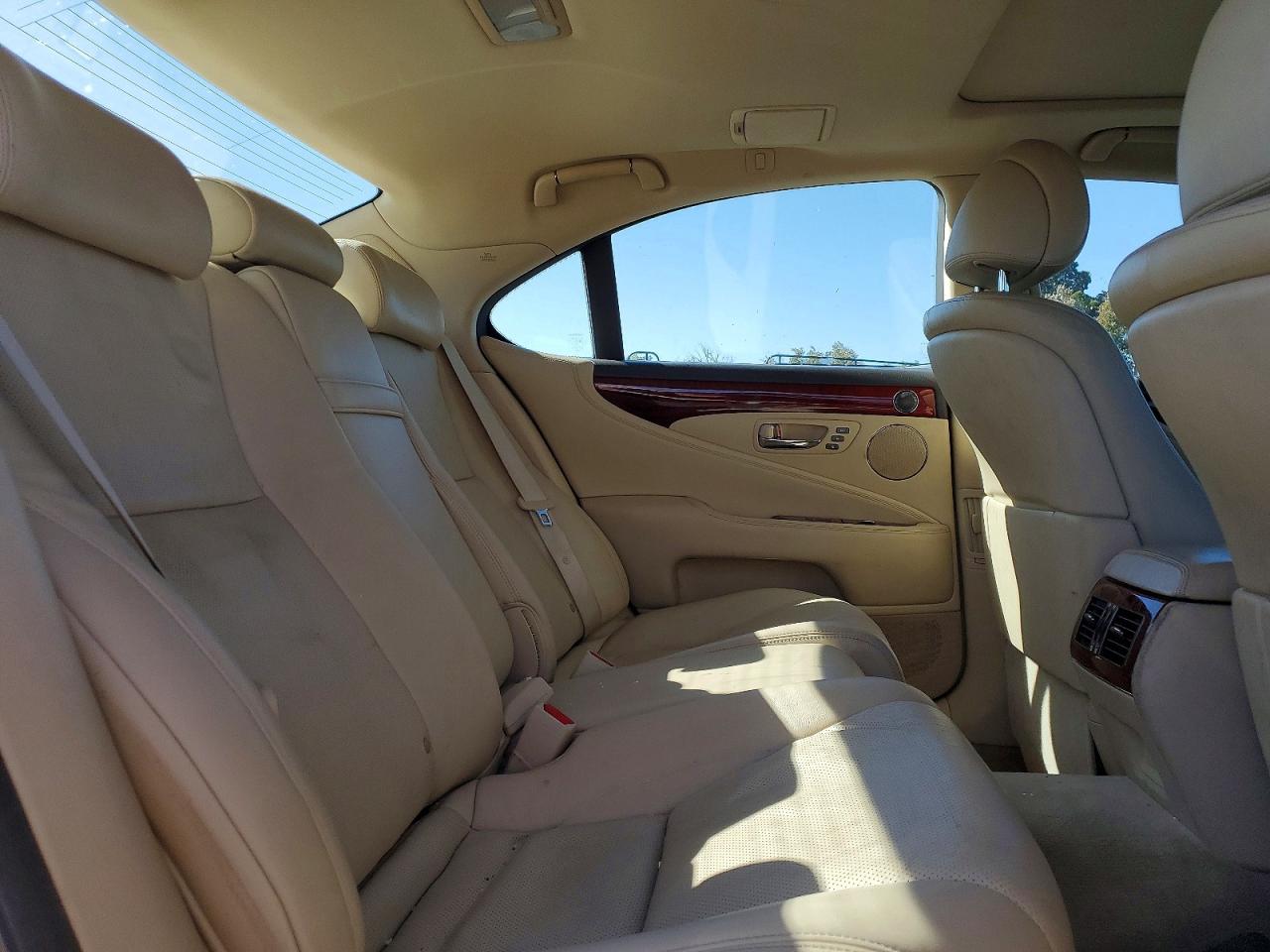 LEXUS LS 2010 — 11