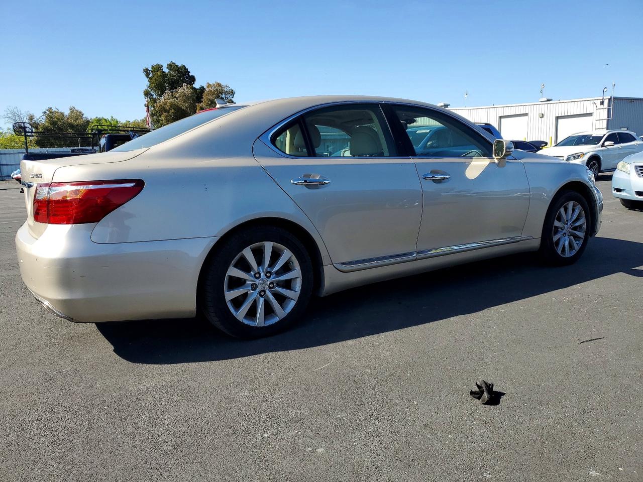 LEXUS LS 2010 — 4