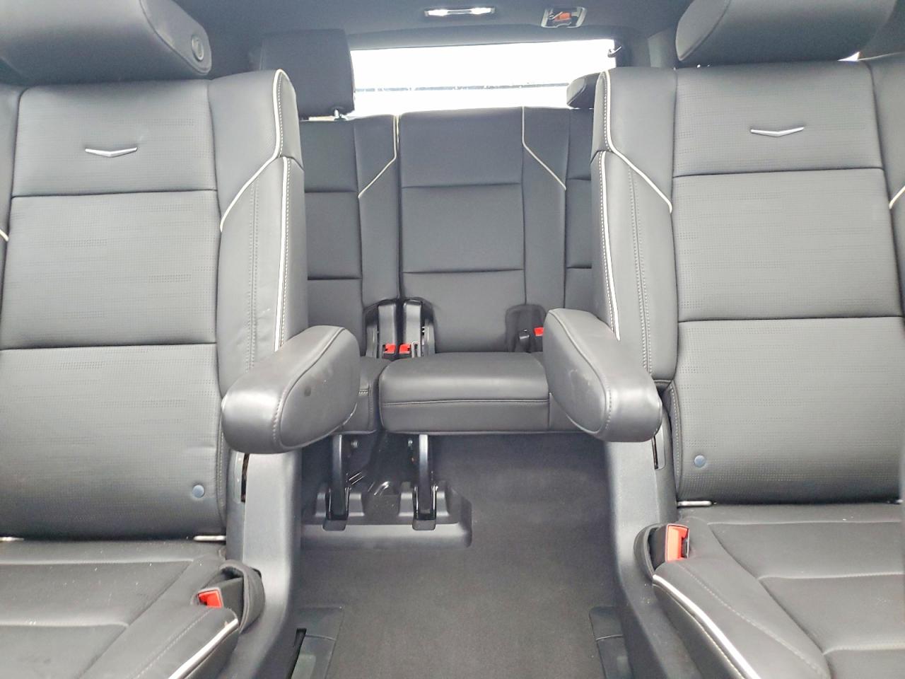 CADILLAC ESCALADE 2021 — 11
