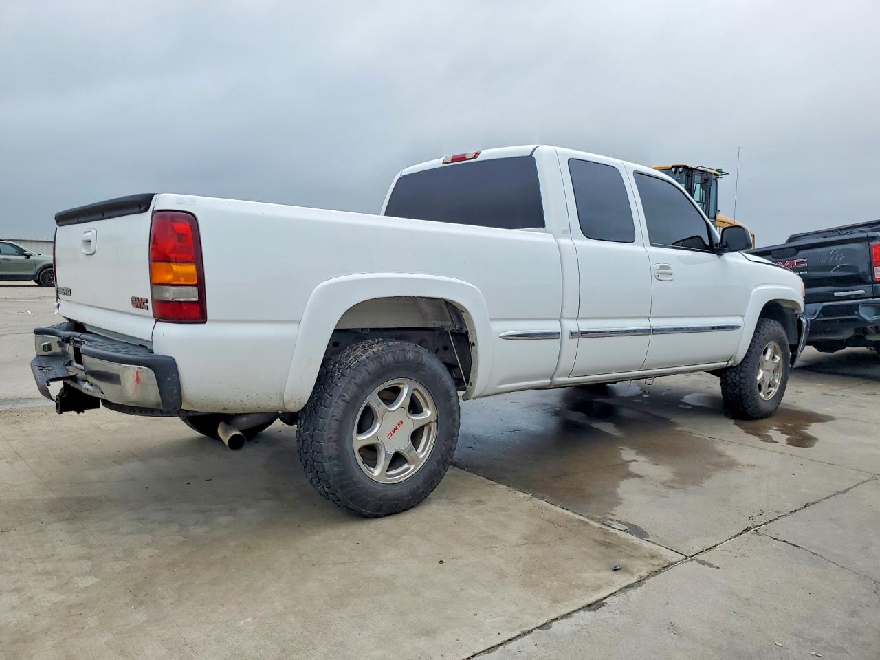 GMC NEW SIERRA 2002 — 4