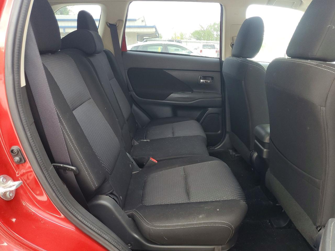 MITSUBISHI OUTLANDER 2016 — 12