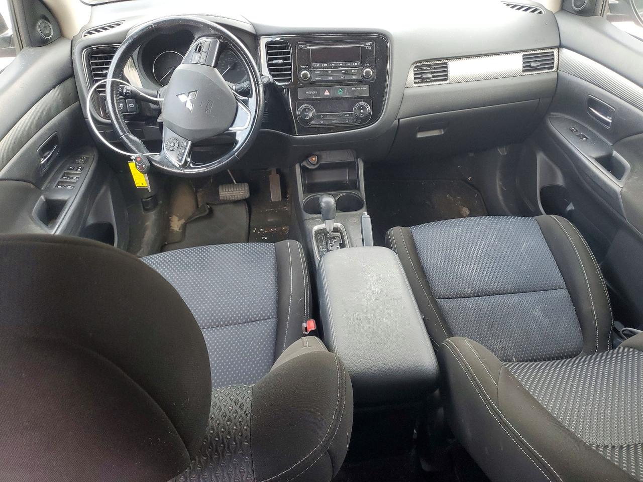 MITSUBISHI OUTLANDER 2016 — 9