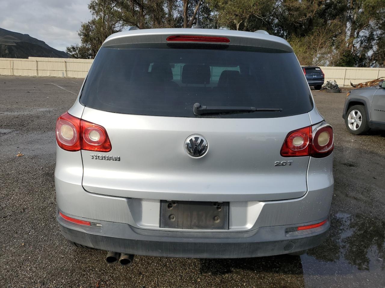 VOLKSWAGEN TIGUAN 2011 — 7