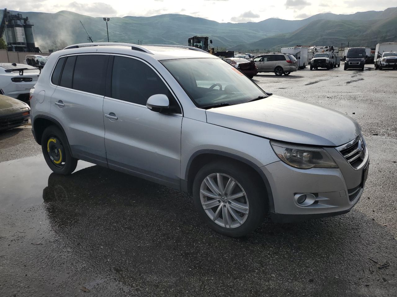 VOLKSWAGEN TIGUAN 2011 — 5