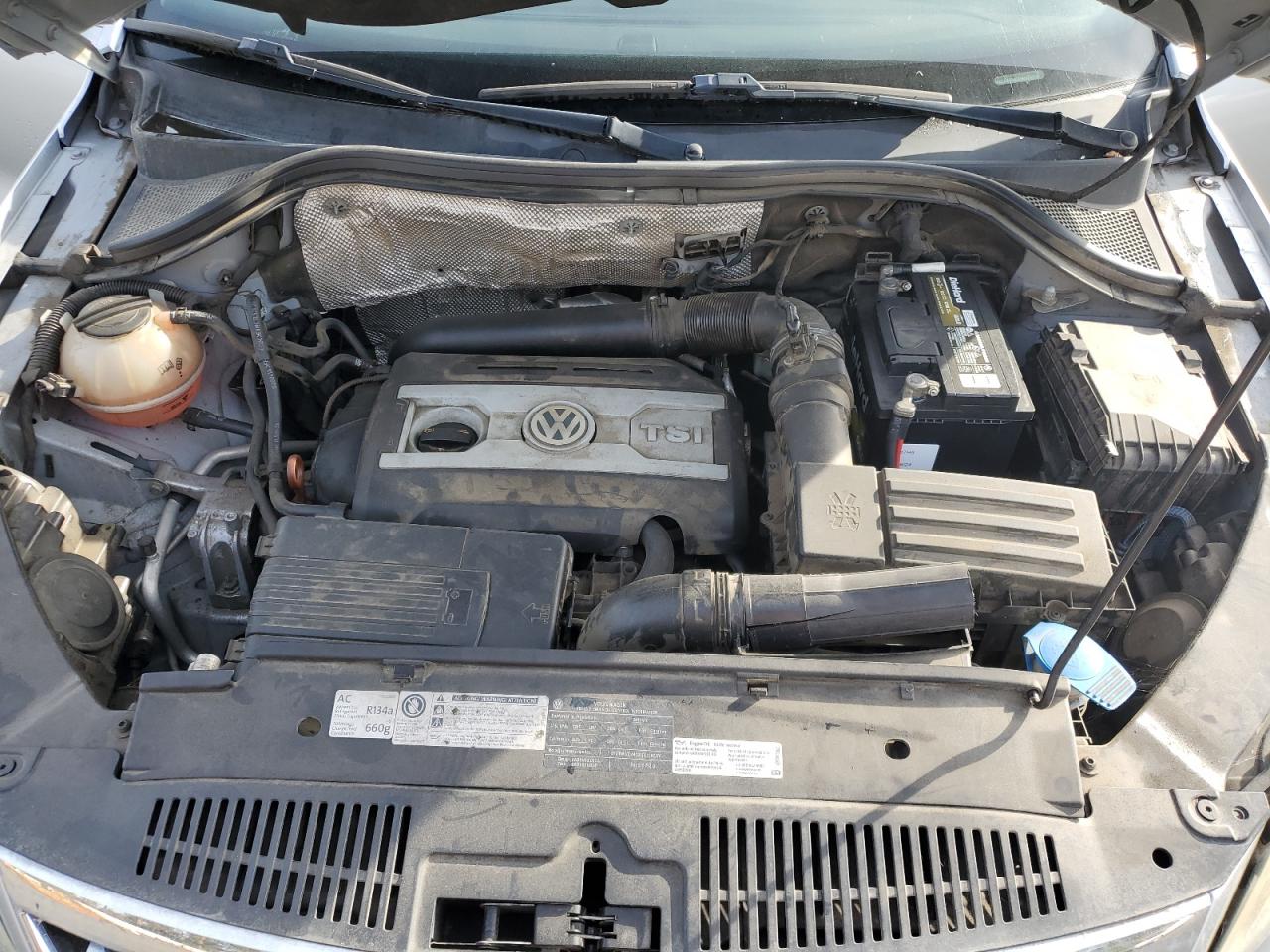 VOLKSWAGEN TIGUAN 2011 — 13